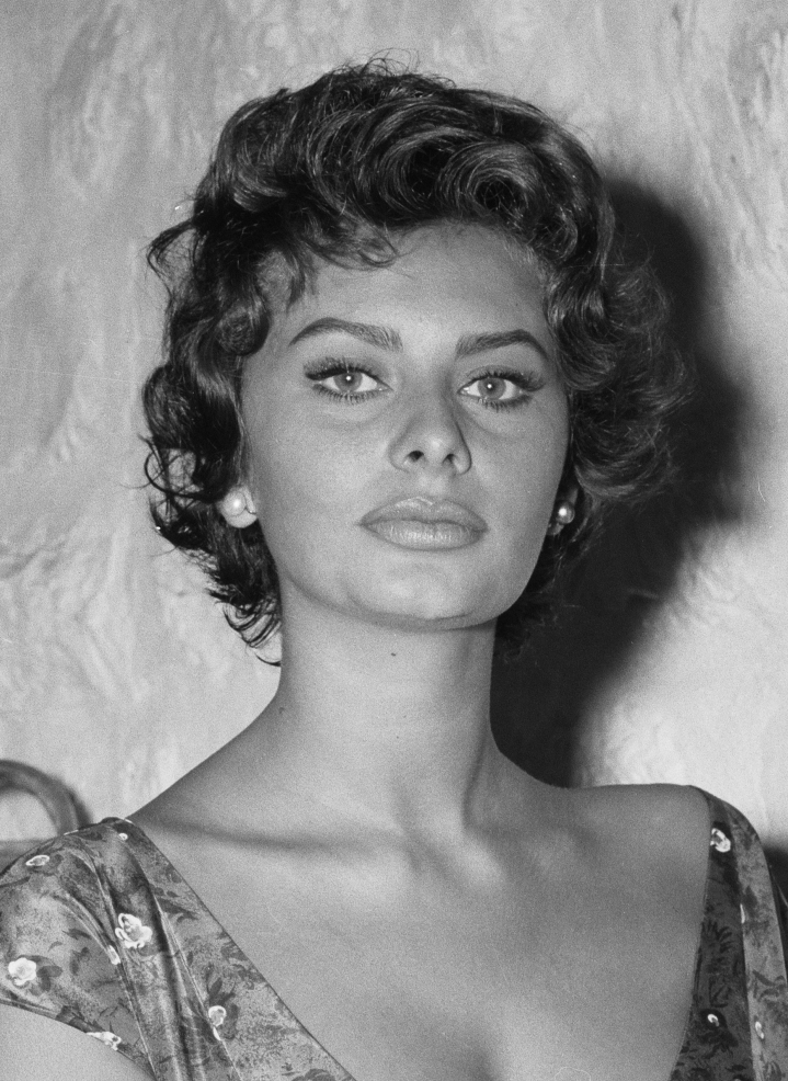 Sophia Loren Com X L060 007 crop 2